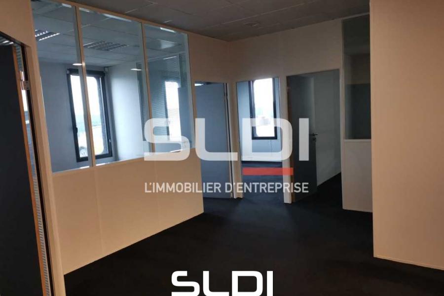 Bureaux A LOUER - VAULX MILIEU - 242 m²