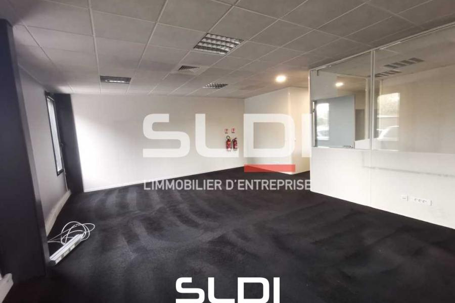 Bureaux A LOUER - VAULX MILIEU - 242 m²