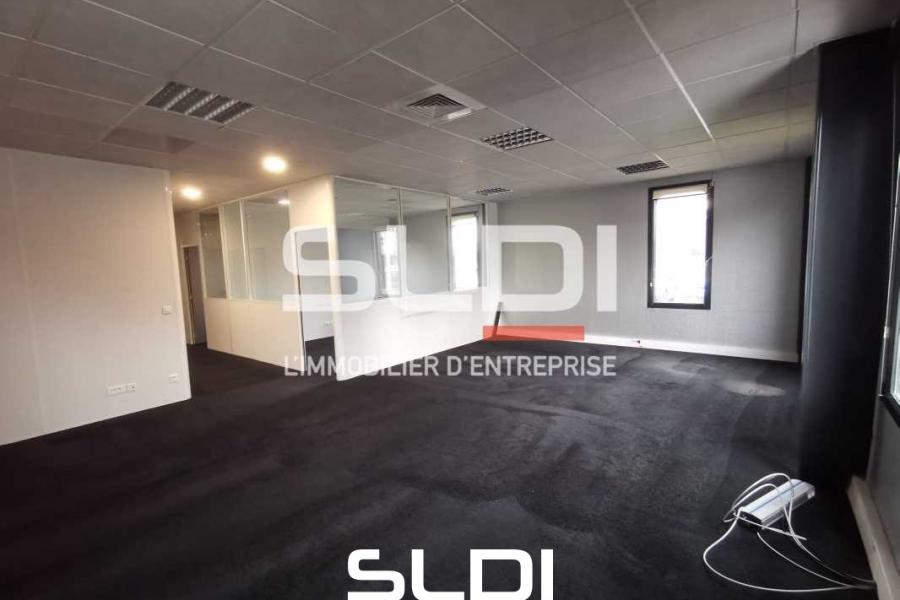 Bureaux A LOUER - VAULX MILIEU - 242 m²