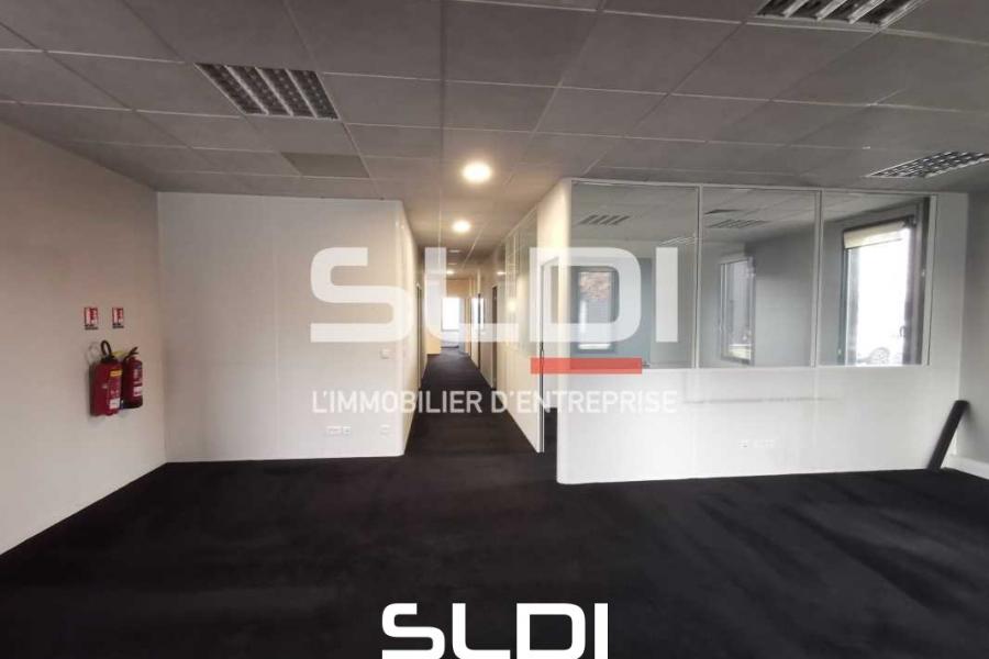 Bureaux A LOUER - VAULX MILIEU - 242 m²