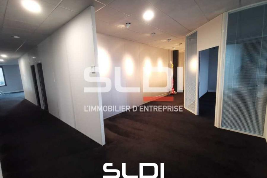 Bureaux A LOUER - VAULX MILIEU - 242 m²