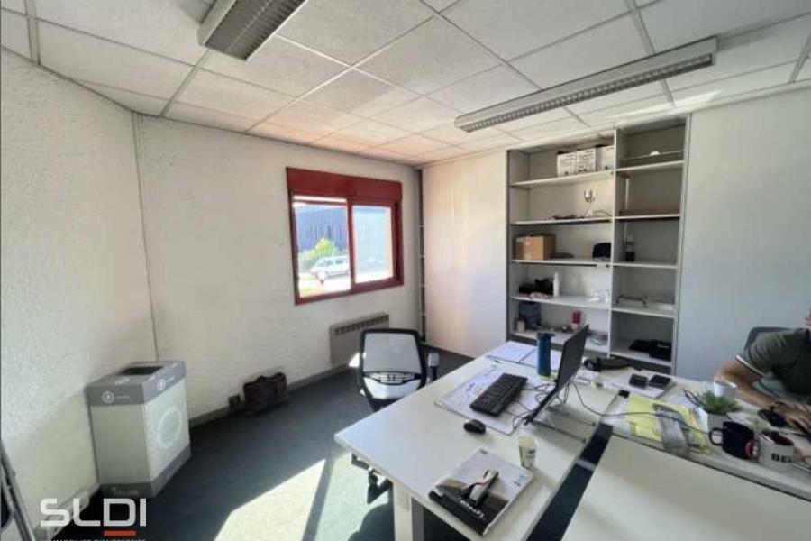 Activités A LOUER - VENISSIEUX - 715 m²