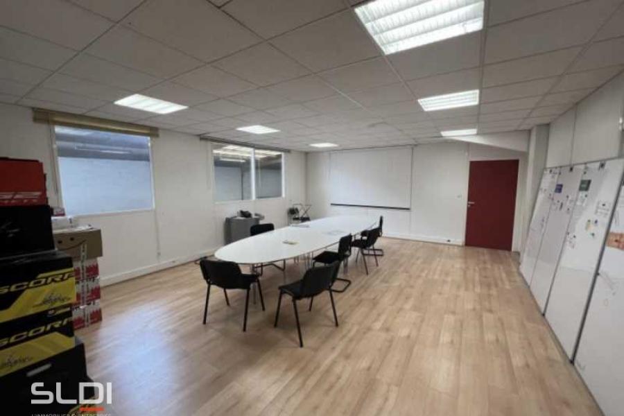 Activités A LOUER - VENISSIEUX - 715 m²