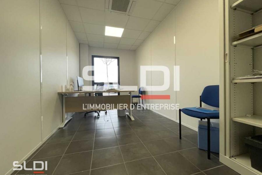 Activités A LOUER - SAINT PRIEST - 1 118 m²