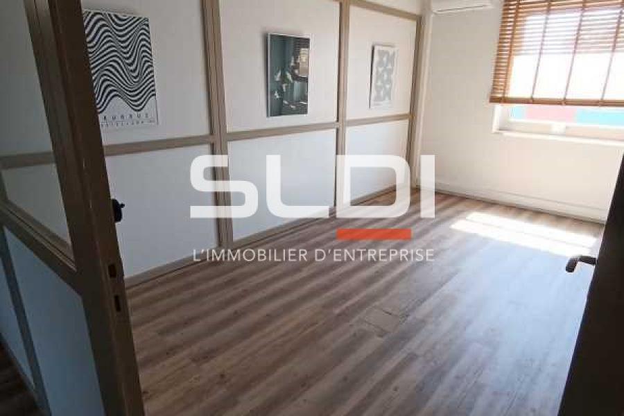 Bureaux A LOUER - LIMAS - 170 m²