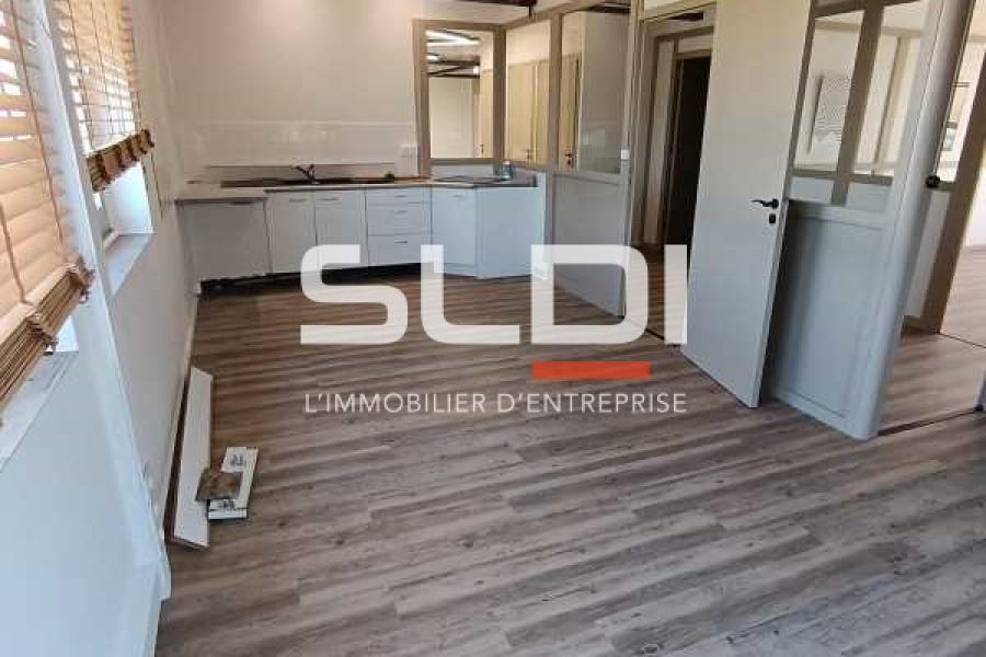 Bureaux A LOUER - LIMAS - 170 m²