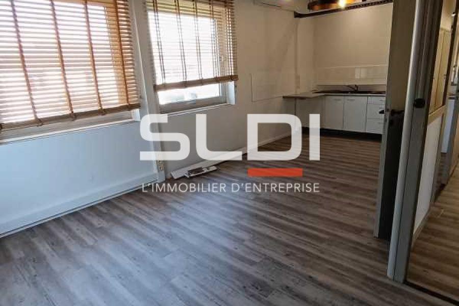 Bureaux A LOUER - LIMAS - 170 m²