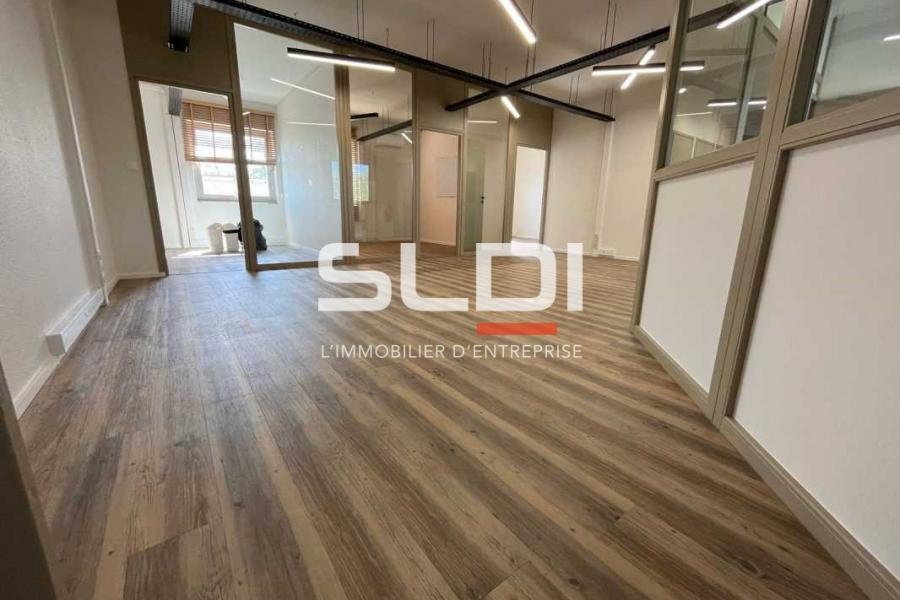 Bureaux A LOUER - LIMAS - 170 m²