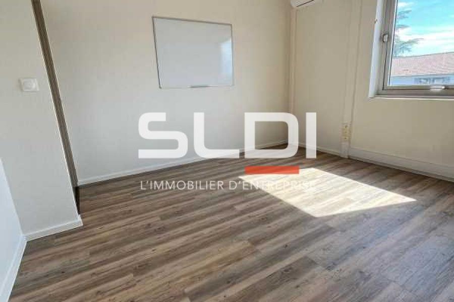 Bureaux A LOUER - LIMAS - 170 m²