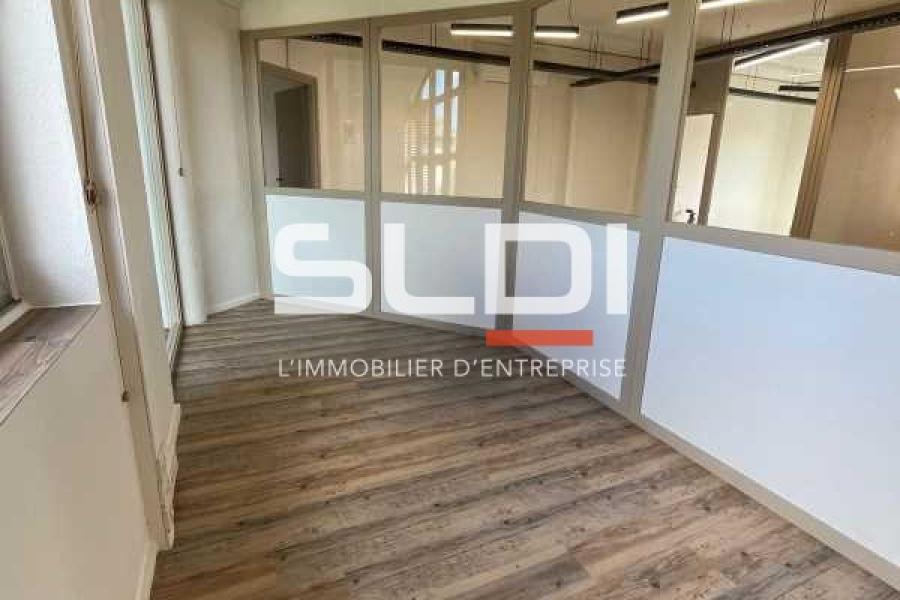Bureaux A LOUER - LIMAS - 170 m²