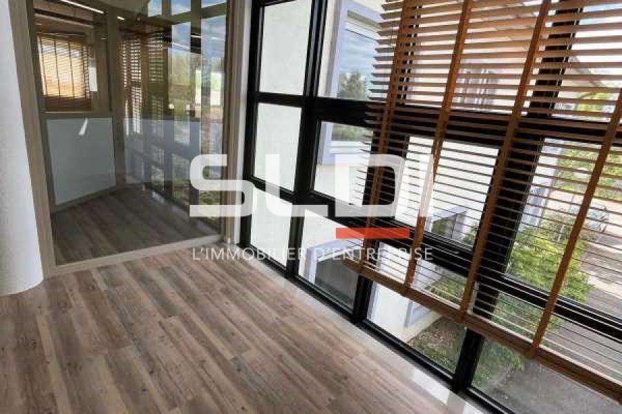 Bureaux A LOUER - LIMAS - 170 m²