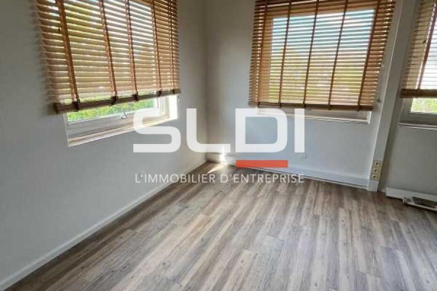 Bureaux A LOUER - LIMAS - 170 m²