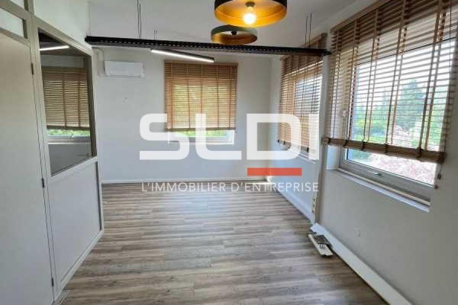 Bureaux A LOUER - LIMAS - 170 m²