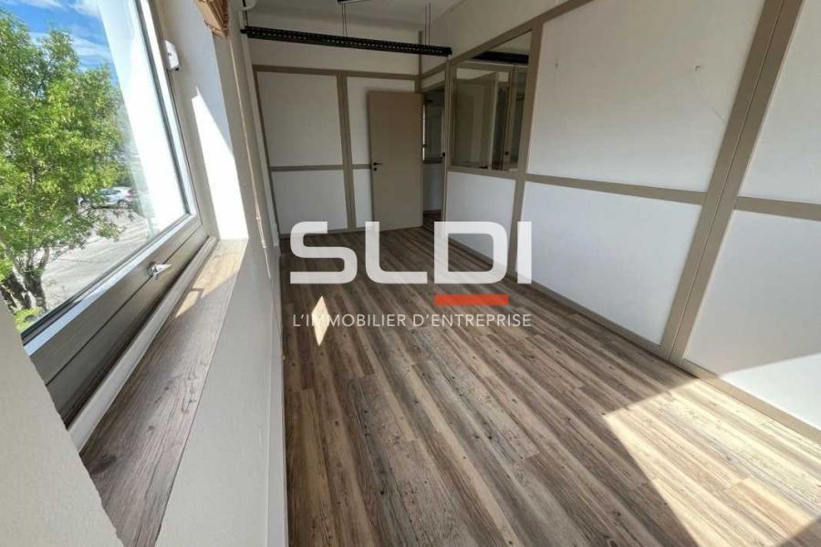 Bureaux A LOUER - LIMAS - 170 m²