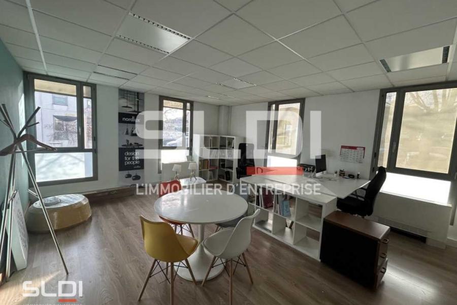 Bureaux A LOUER - LIMAS - 183 m²