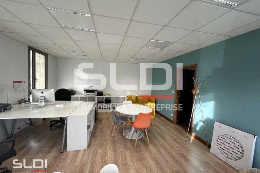 Bureaux A LOUER - LIMAS - 183 m²