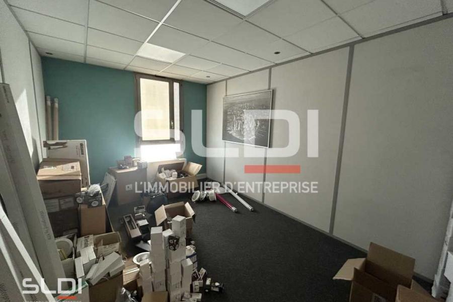 Bureaux A LOUER - LIMAS - 183 m²