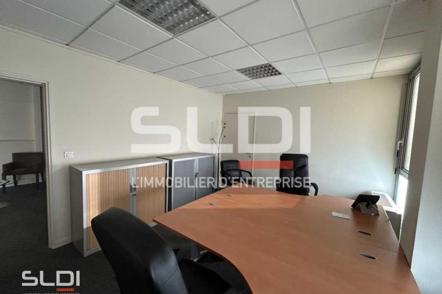 Bureaux A LOUER - LIMAS - 183 m²