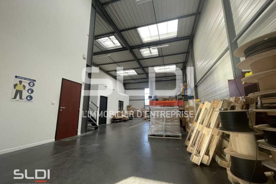 Activités A LOUER - SAINT PRIEST - 330 m²