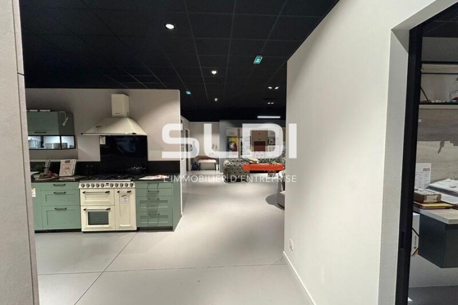 Commerces A LOUER - ANSE - 381 m² Commerces A LOUER - ANSE - 381 m²