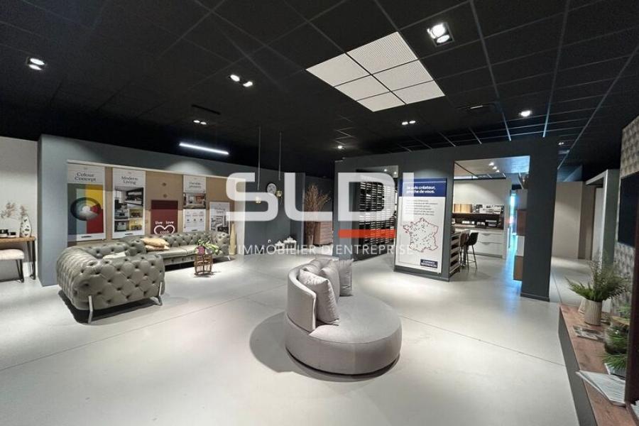 Commerces A LOUER - ANSE - 381 m² Commerces A LOUER - ANSE - 381 m²