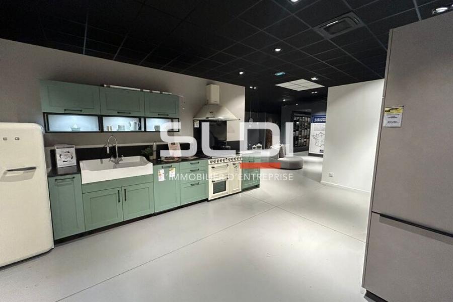 Commerces A LOUER - ANSE - 381 m² Commerces A LOUER - ANSE - 381 m²