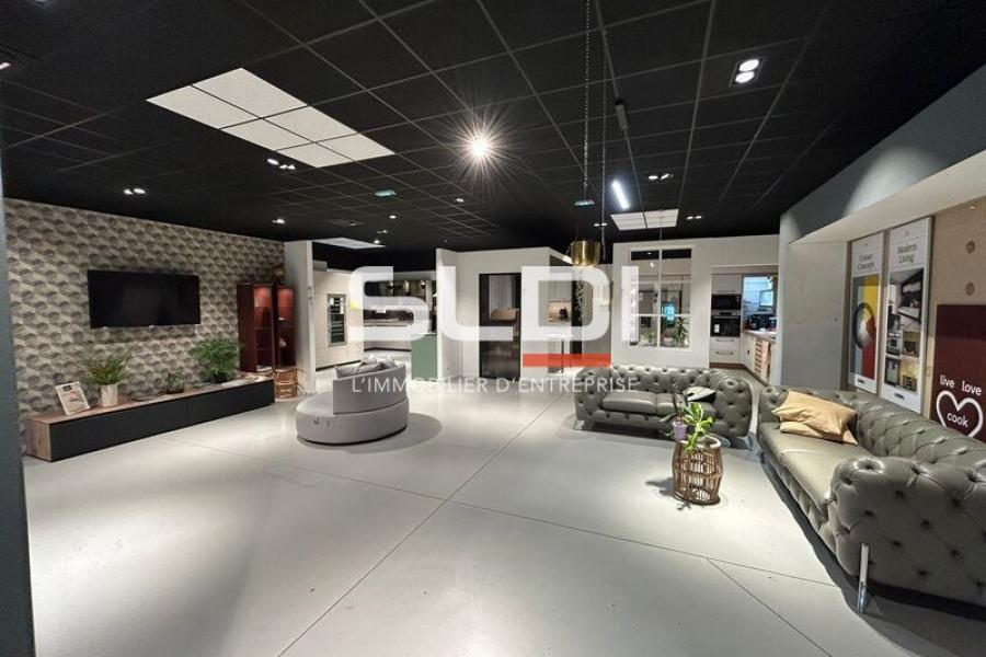 Commerces A LOUER - ANSE - 381 m² Commerces A LOUER - ANSE - 381 m²