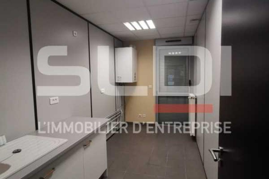 Bureaux A VENDRE - LUZINAY - 498 m²