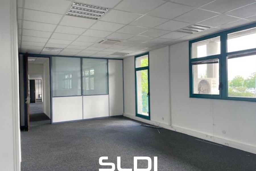 Bureaux A VENDRE - BRON - 374 m²