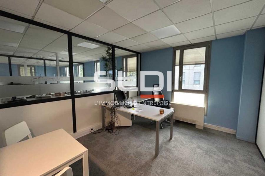 Bureaux A LOUER - LIMAS - 280 m²