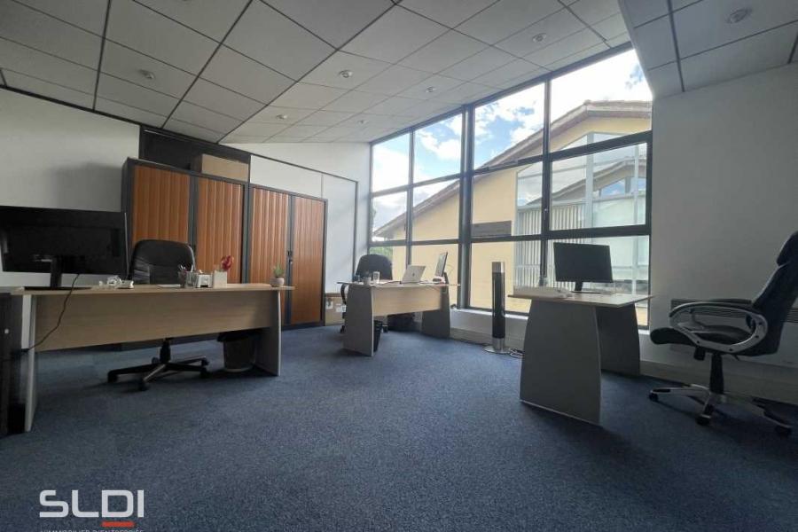 Bureaux A LOUER - LIMAS - 200 m²