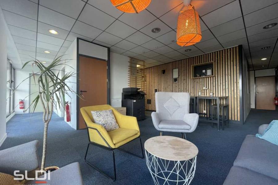 Bureaux A LOUER - LIMAS - 200 m²