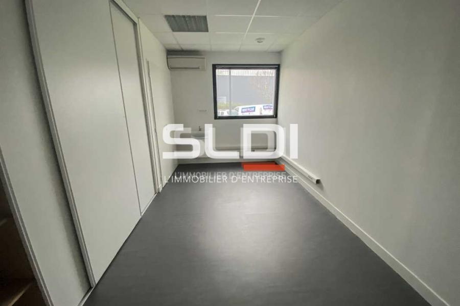 Bureaux A LOUER - RILLIEUX LA PAPE - 111 m² Bureaux A LOUER - RILLIEUX LA PAPE - 111 m²