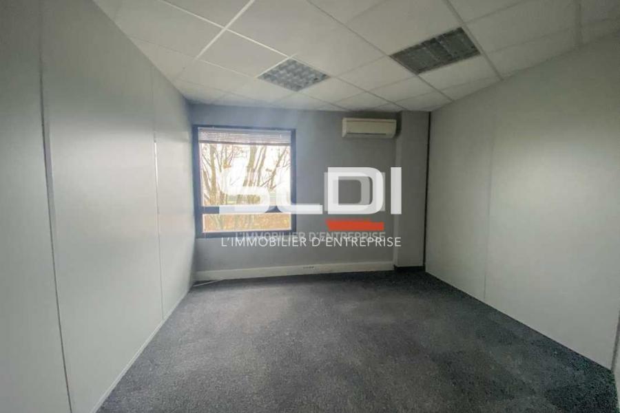 Bureaux A LOUER - RILLIEUX LA PAPE - 111 m² Bureaux A LOUER - RILLIEUX LA PAPE - 111 m²