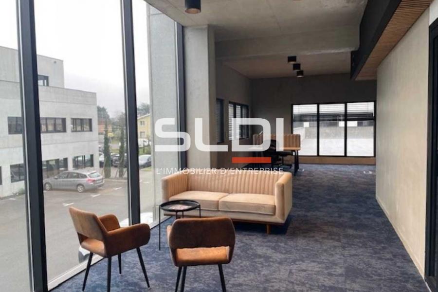 Bureaux A LOUER - RILLIEUX LA PAPE - 366 m²