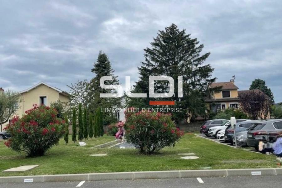 Activités A LOUER - RILLIEUX LA PAPE - 232 m²