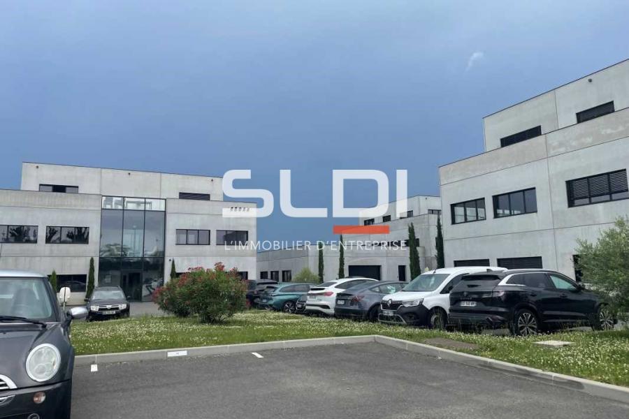 Activités A LOUER - RILLIEUX LA PAPE - 382 m²