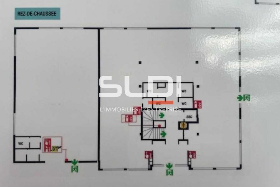 Activités A LOUER - RILLIEUX LA PAPE - 232 m²
