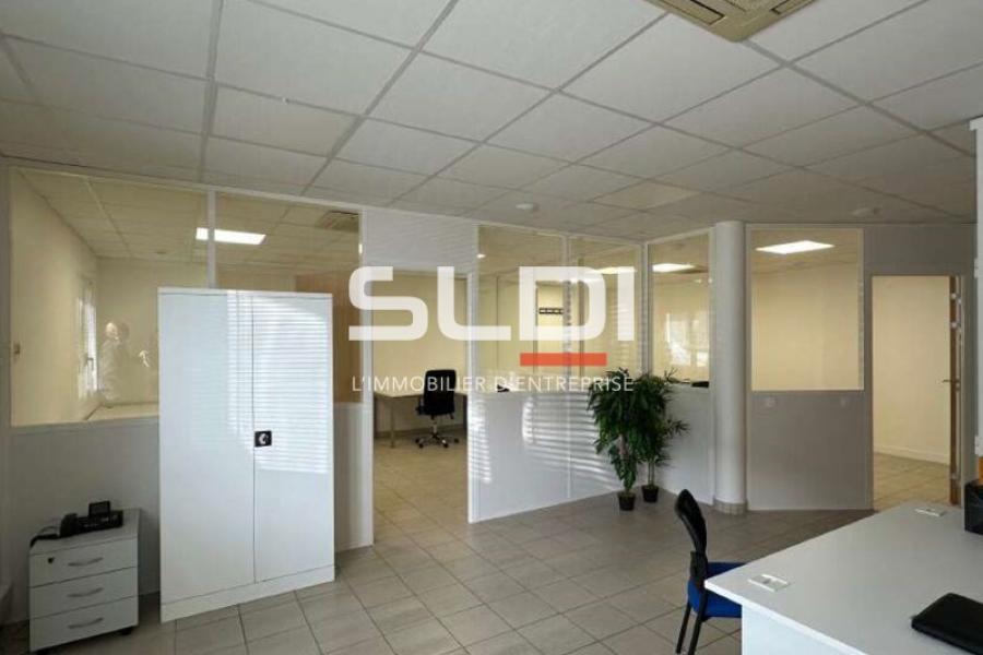Bureaux A LOUER - LIMAS - 79 m² Bureaux A LOUER - LIMAS - 79 m²