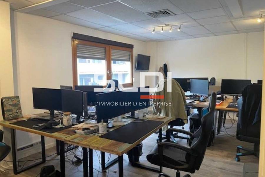 Bureaux A LOUER - VILLEURBANNE - 350 m²