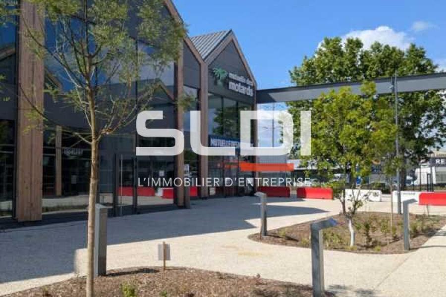 Commerces A VENDRE OU A LOUER - VENISSIEUX - 1 046 m²