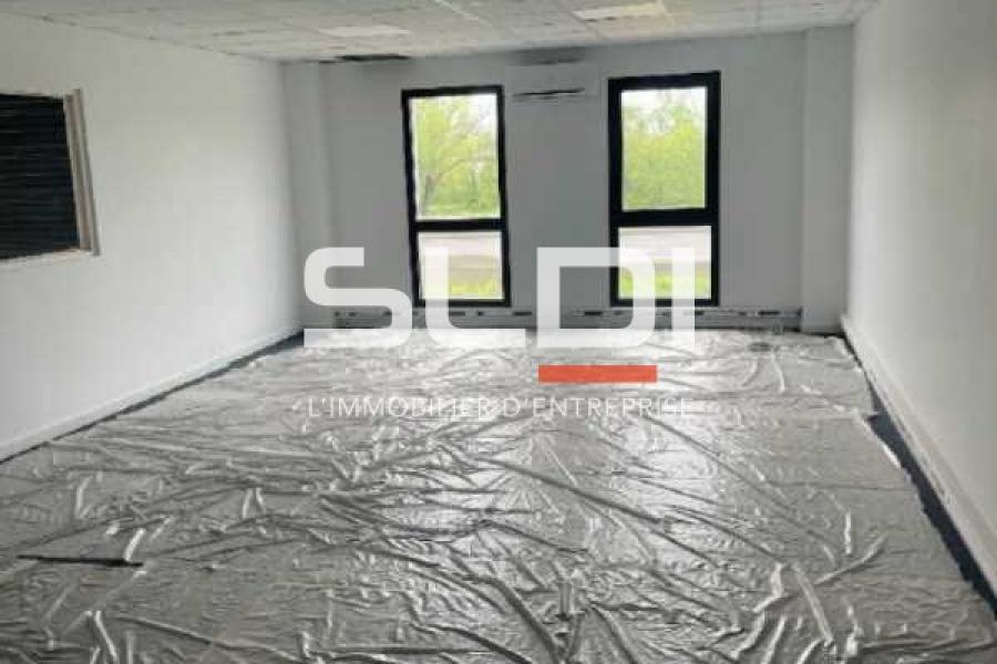 Activités A LOUER - BOURGOIN JALLIEU - 225 m²