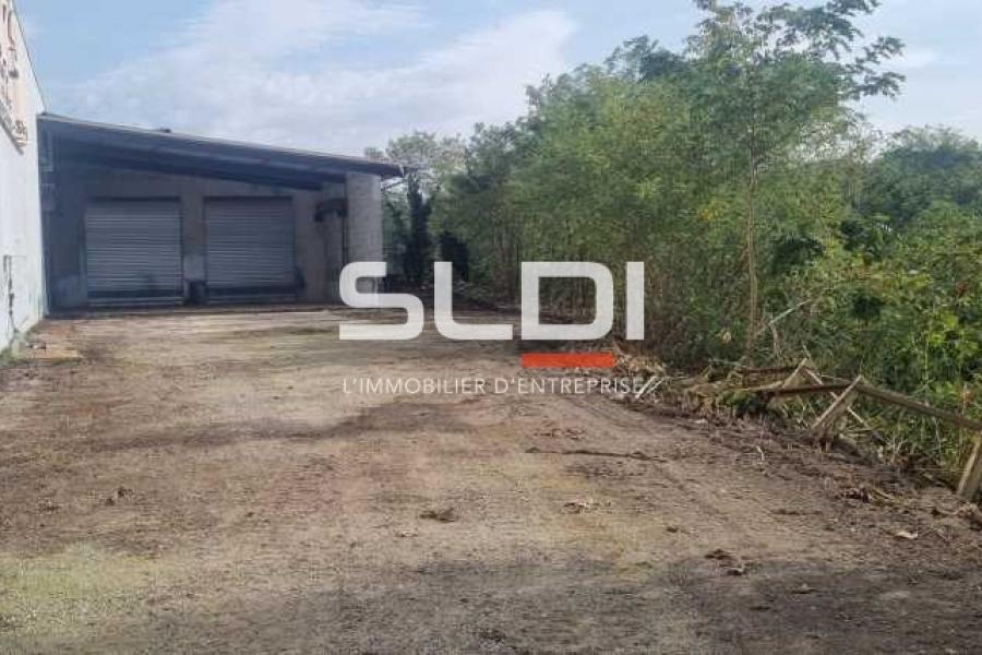 Activités A VENDRE - LORETTE - 240 m² Activités A VENDRE - LORETTE - 240 m²