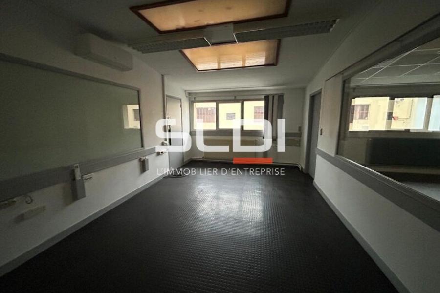 Activités A VENDRE - JASSANS RIOTTIER - 4 185 m² Activités A VENDRE - JASSANS RIOTTIER - 4 185 m²