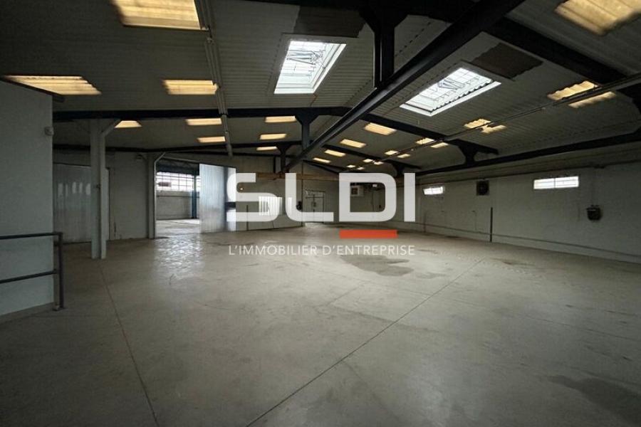 Activités A VENDRE - JASSANS RIOTTIER - 4 185 m² Activités A VENDRE - JASSANS RIOTTIER - 4 185 m²