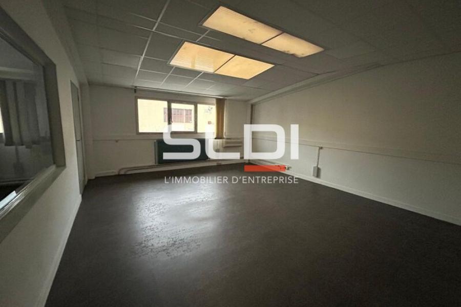 Activités A VENDRE - JASSANS RIOTTIER - 4 185 m² Activités A VENDRE - JASSANS RIOTTIER - 4 185 m²