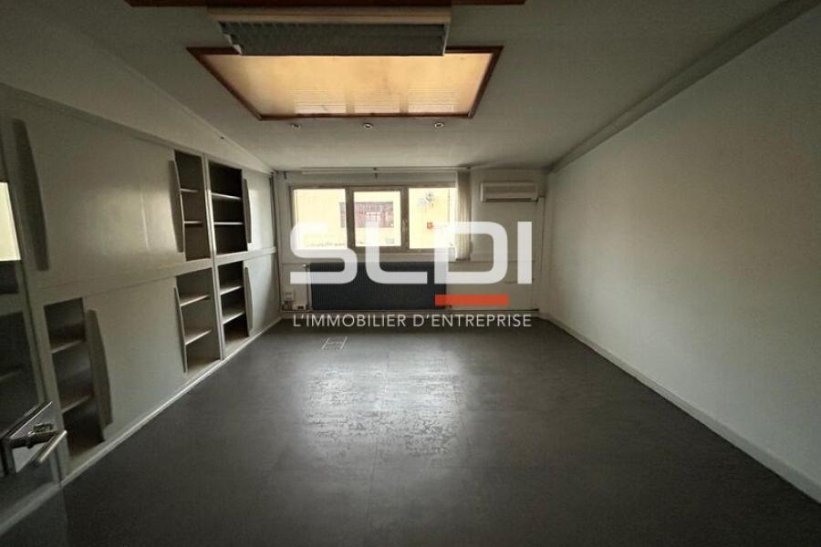 Activités A VENDRE - JASSANS RIOTTIER - 4 185 m² Activités A VENDRE - JASSANS RIOTTIER - 4 185 m²