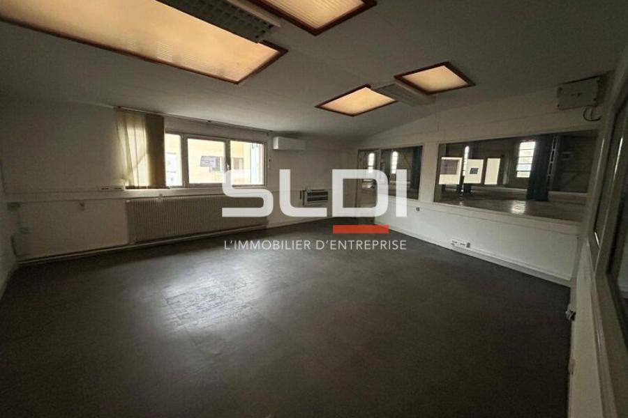 Activités A VENDRE - JASSANS RIOTTIER - 4 185 m² Activités A VENDRE - JASSANS RIOTTIER - 4 185 m²