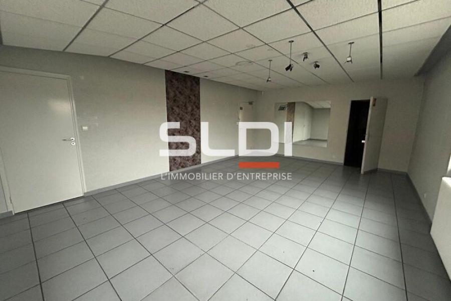 Activités A VENDRE - JASSANS RIOTTIER - 4 185 m² Activités A VENDRE - JASSANS RIOTTIER - 4 185 m²