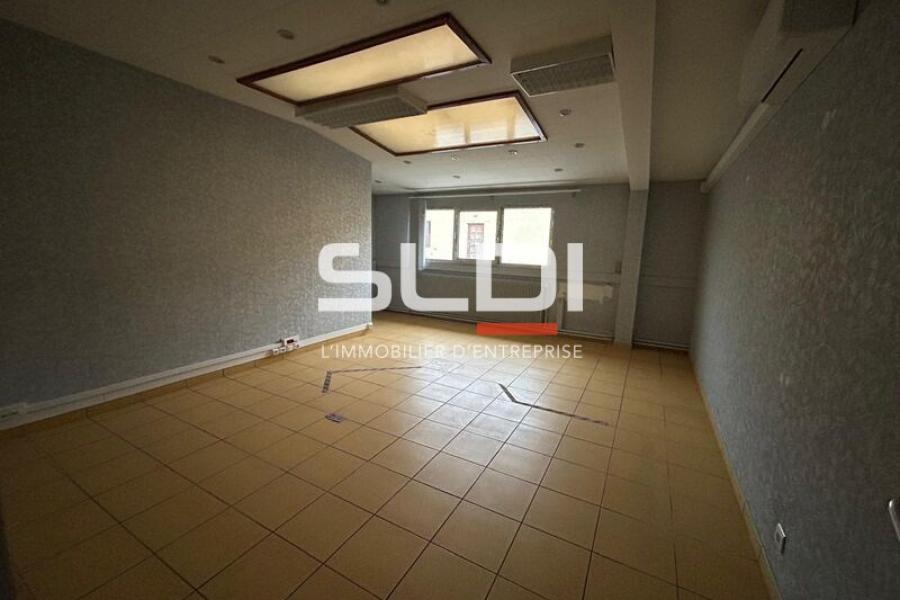 Activités A VENDRE - JASSANS RIOTTIER - 4 185 m² Activités A VENDRE - JASSANS RIOTTIER - 4 185 m²